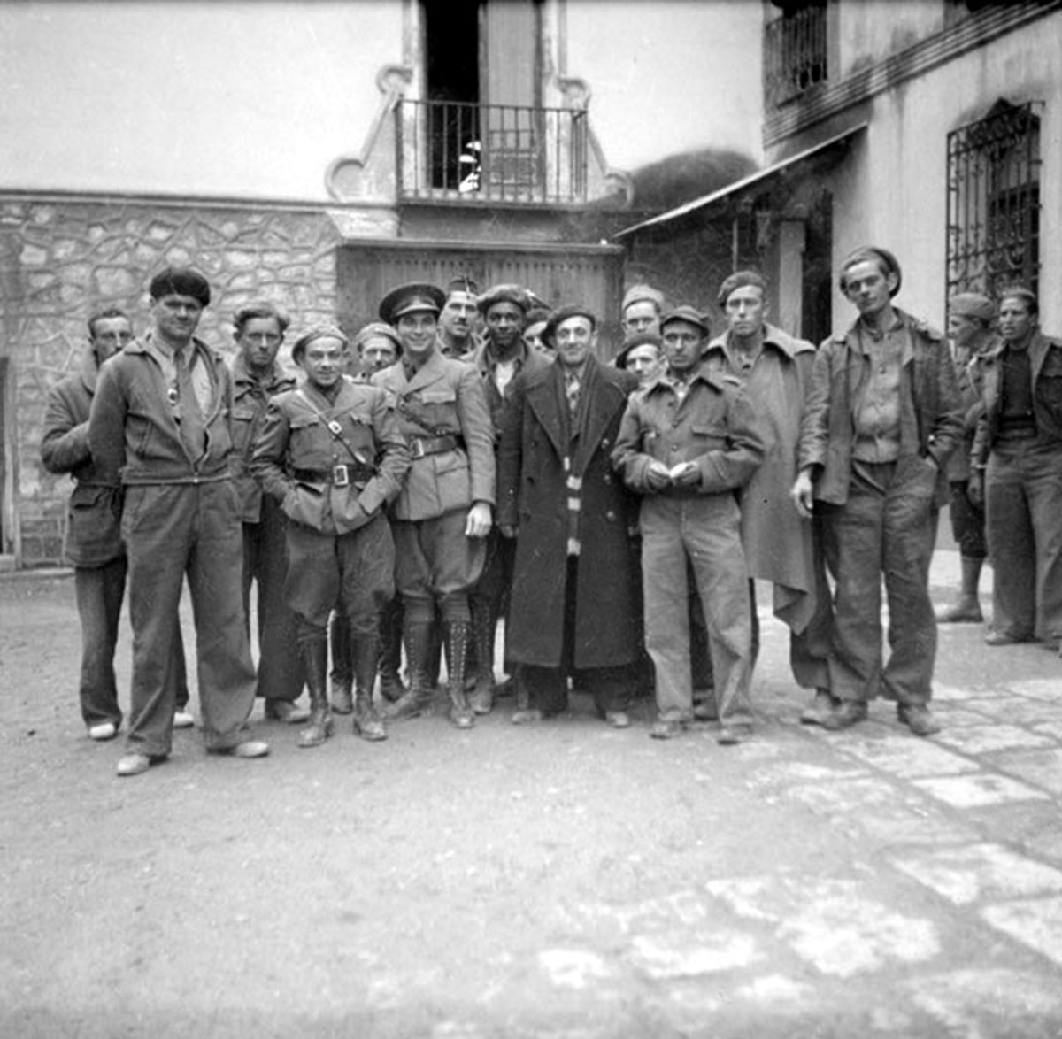 11_0754s_group-at-15th-international-brigade-estado-mayor-headquarters-at-ambite_nov-37